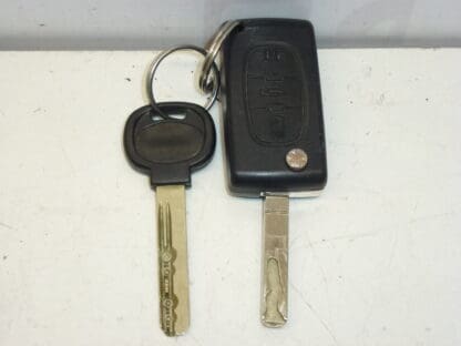 Skrzynka rozdzielcza, zamek drzwi i dwa kluczyki Citroën Peugeot 4162EQ