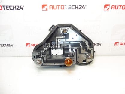 Impreza z zawiasami z tylnych prawej lampy Citroën C3 III 9812257480