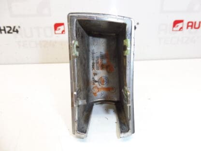 Osłona owiewki klamki zewnętrznej drzwi prawych tylnych Citroën Peugeot 1484500077 9101EJ