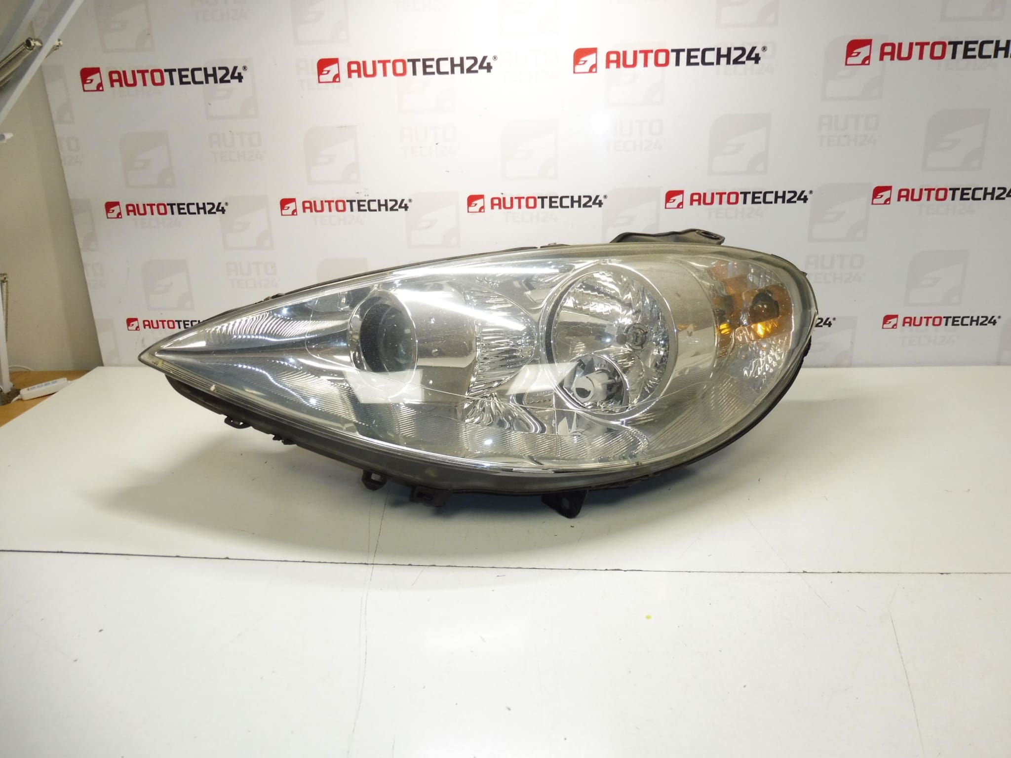 Reflektor przedni lewy Peugeot 807 1400964380 89901574 6208F1
