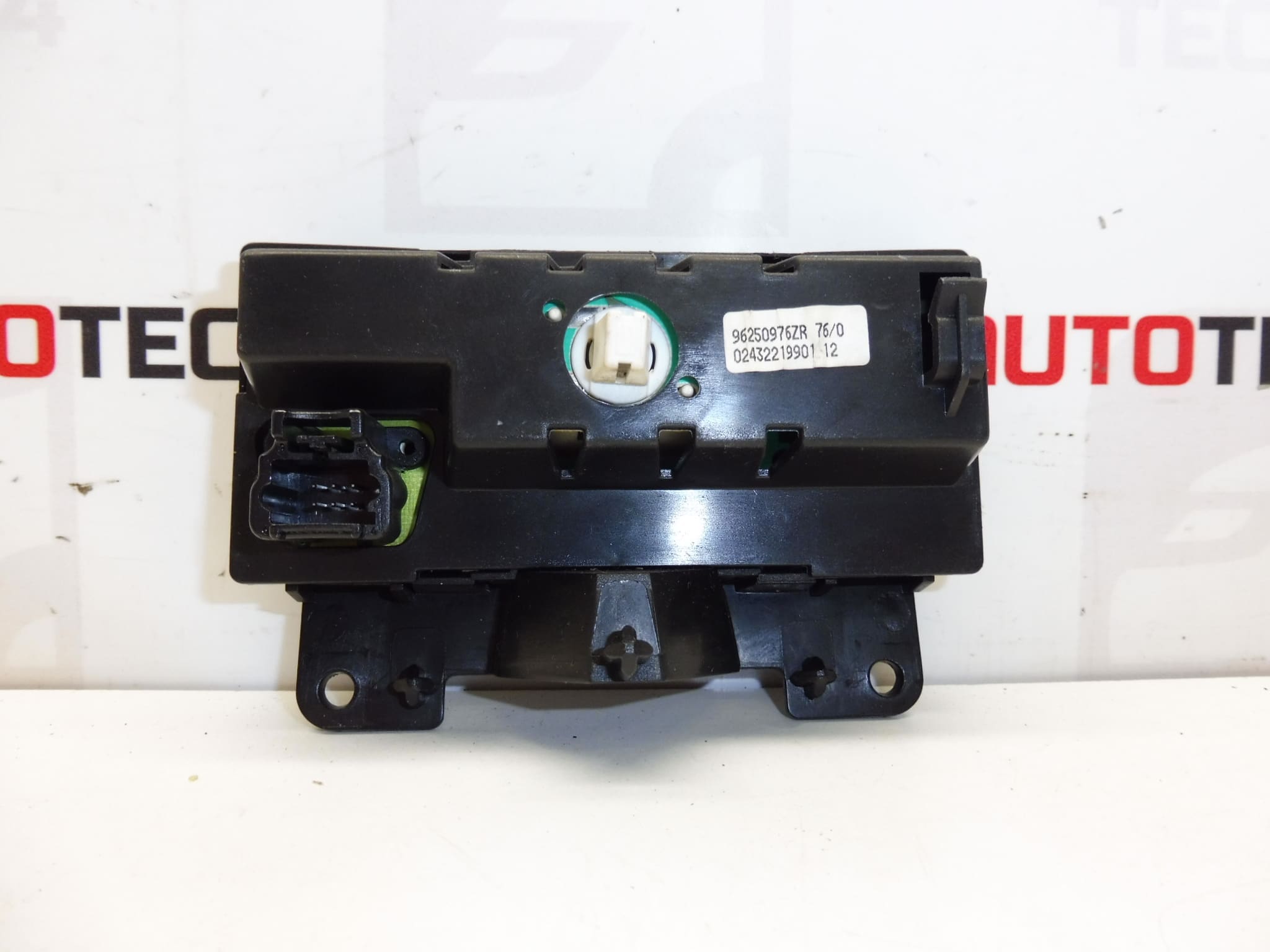 Wyświetlacz Citroen Peugeot 96250976ZR 6155N2 - obrazek 2