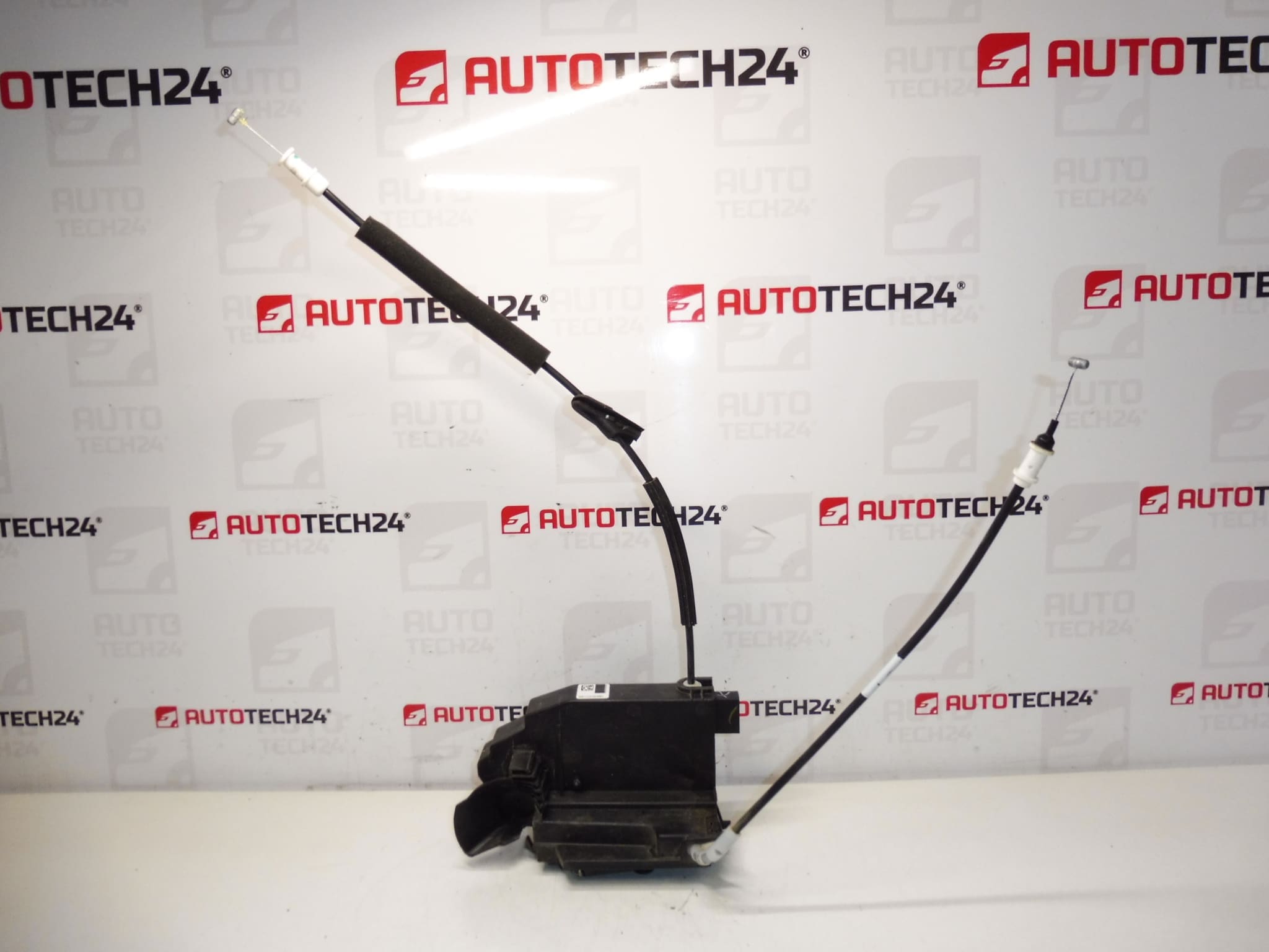 Zamek drzwi pasażera prawych przednich Peugeot 308 T9 9810309380