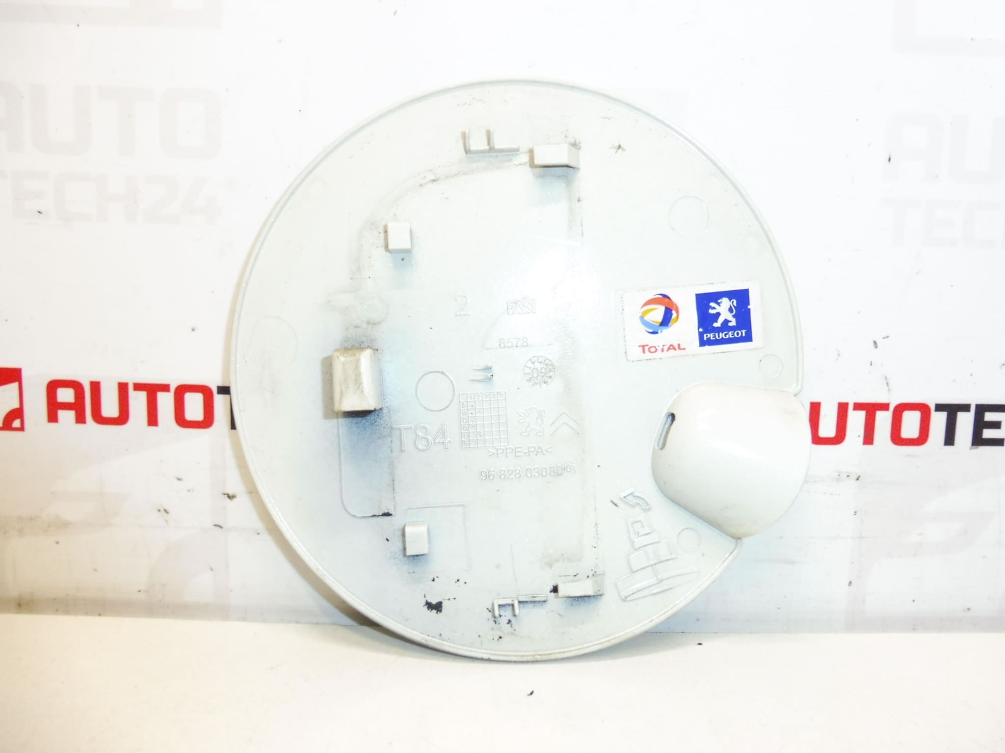 Zaślepka zbiornika KWED Peugeot 3008 9682803080 1517G9 - obrazek 2