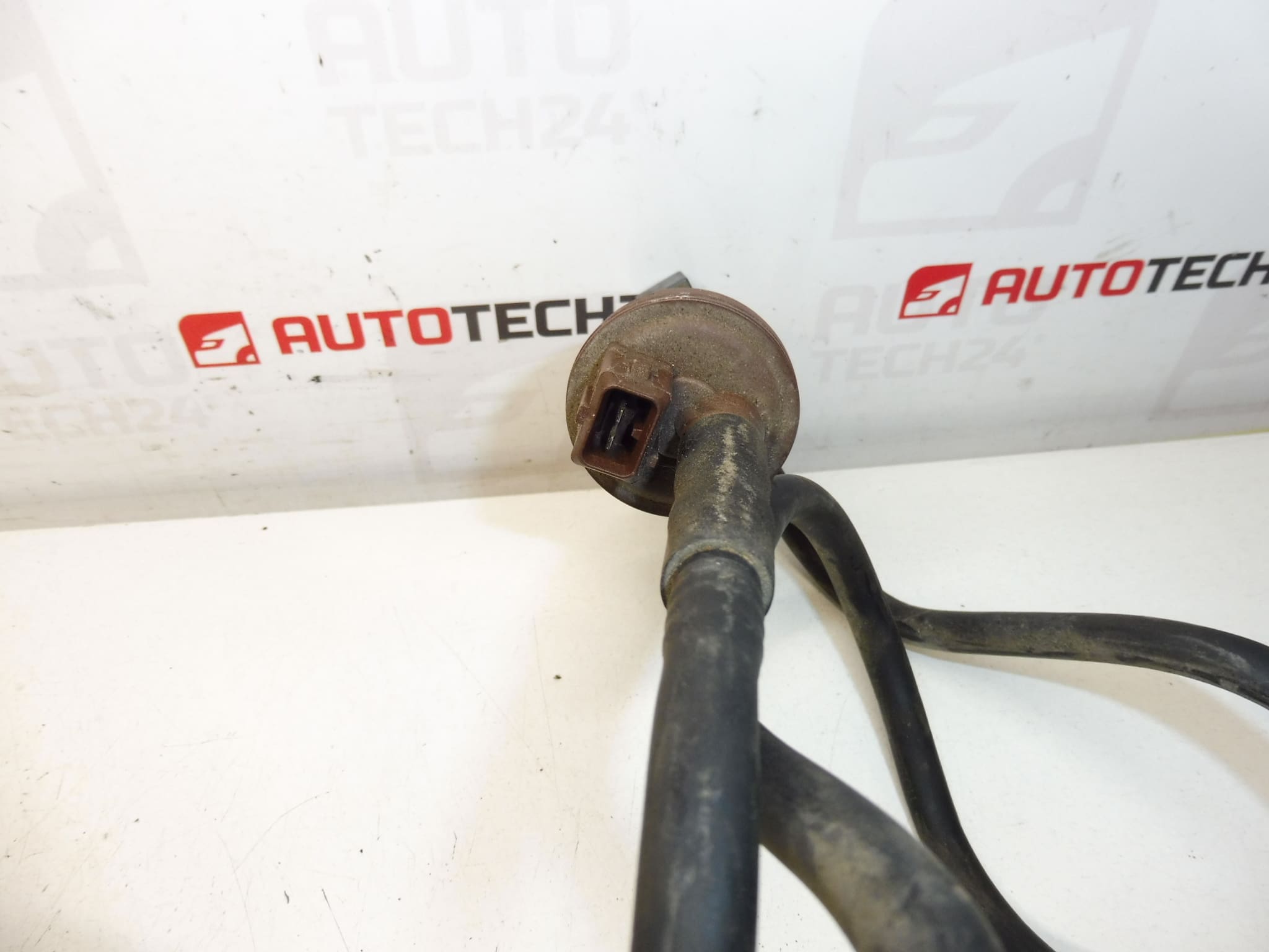 Złącze z węglem aktywnym Citroën Xsara Picasso 16287G 1505VT 1505VV 1505ZJ - obrazek 2